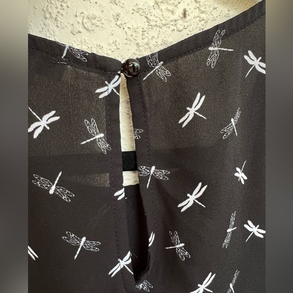 Dragonfly print short sleeve blouse by Lily White size Large - Picture 3 of 6